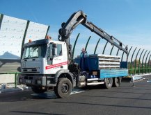 Iveco ruka, navážení materiálu na obchvat Kolína